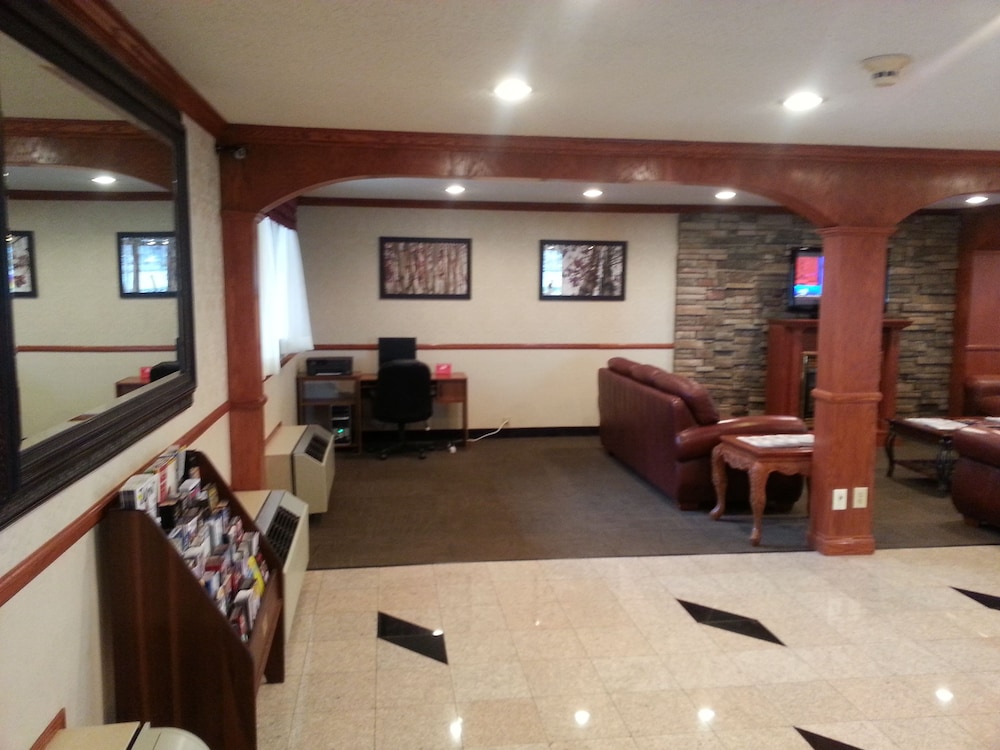 Days Inn & Suites by Wyndham Monroe - photo 2