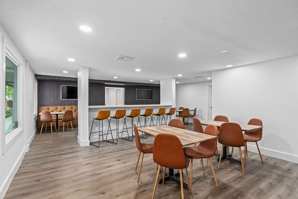 Super 8 by Wyndham Kissimmee Orlando - photo 48
