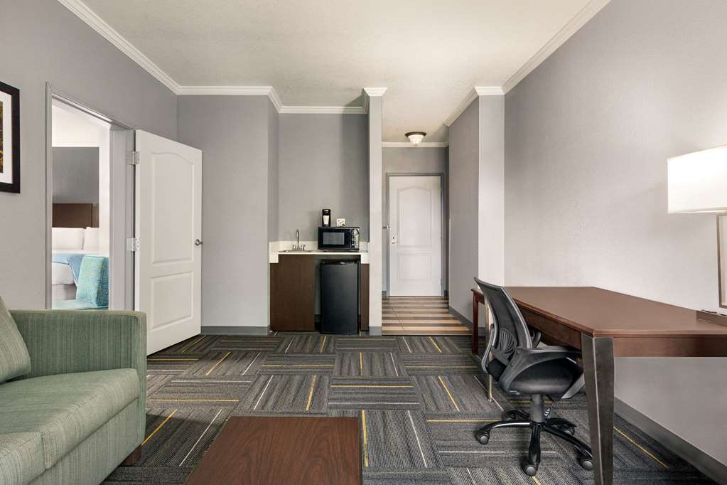 La Quinta Inn & Suites by Wyndham Dublin - photo 32