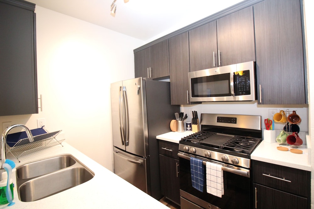La Westwood Deluxe Suites - photo 7