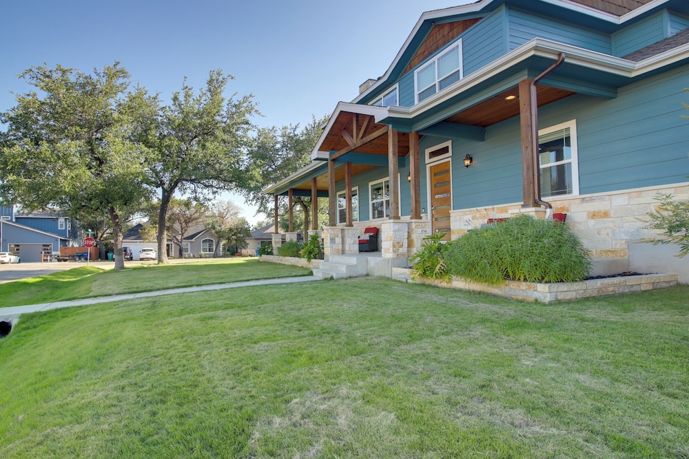 Modern Lago Vista Home with Pool and Lake Access — 4-Star Luxury Hotel in Lago Vista, United States