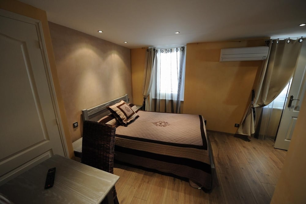 Hotel Les Arcades - carbon neutral hotel in Limoux