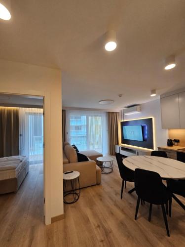 Kwiatano Apartamenty Plażowa BASEN Sauna Jacuzzi Klima Parking 100m do morza — 4-Star Luxury Hotel in Grzybowo, Poland