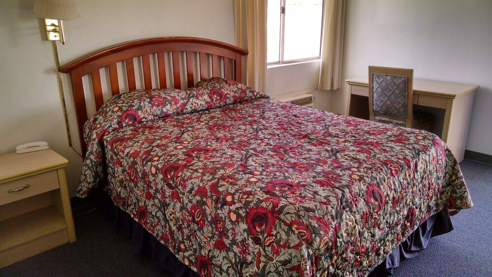 Backcountry Inn Motel - photo 2
