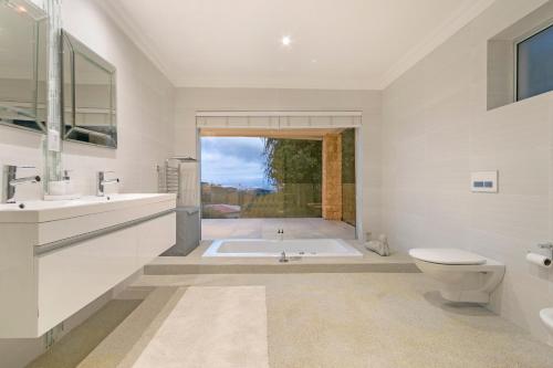 Luxury Serviced Mountain Villa in Constantia