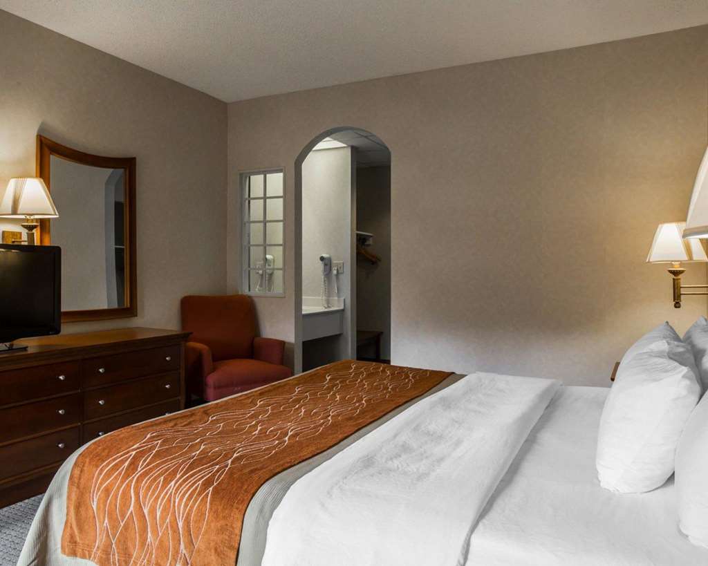 Rodeway Inn & Suites Cherokee On the River - photo 10