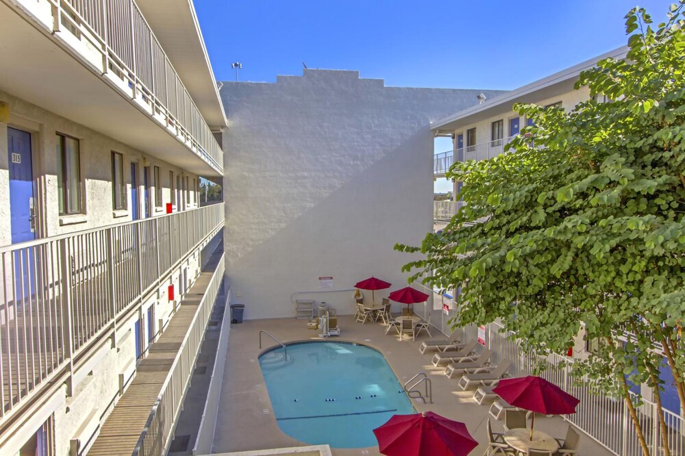 Phoenix Inn - photo 12