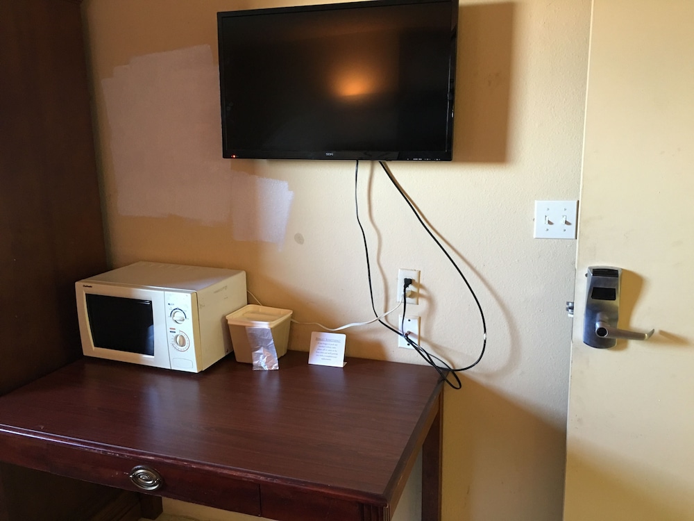 Reddy Inn and Suites - photo 27