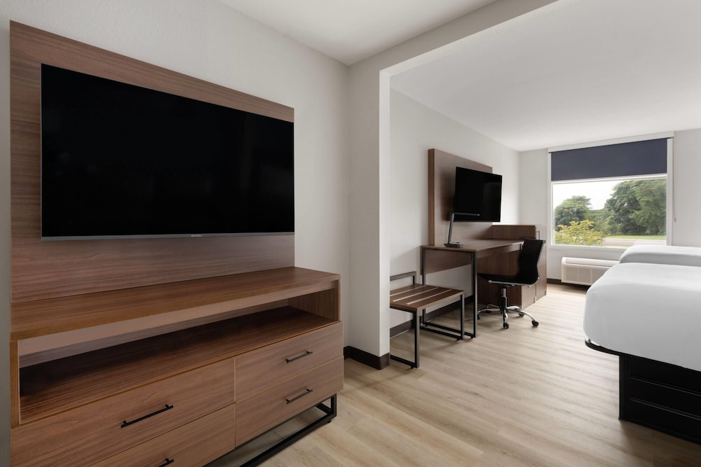 Wingate by Wyndham Dublin Near Claytor Lake State Park - photo 28