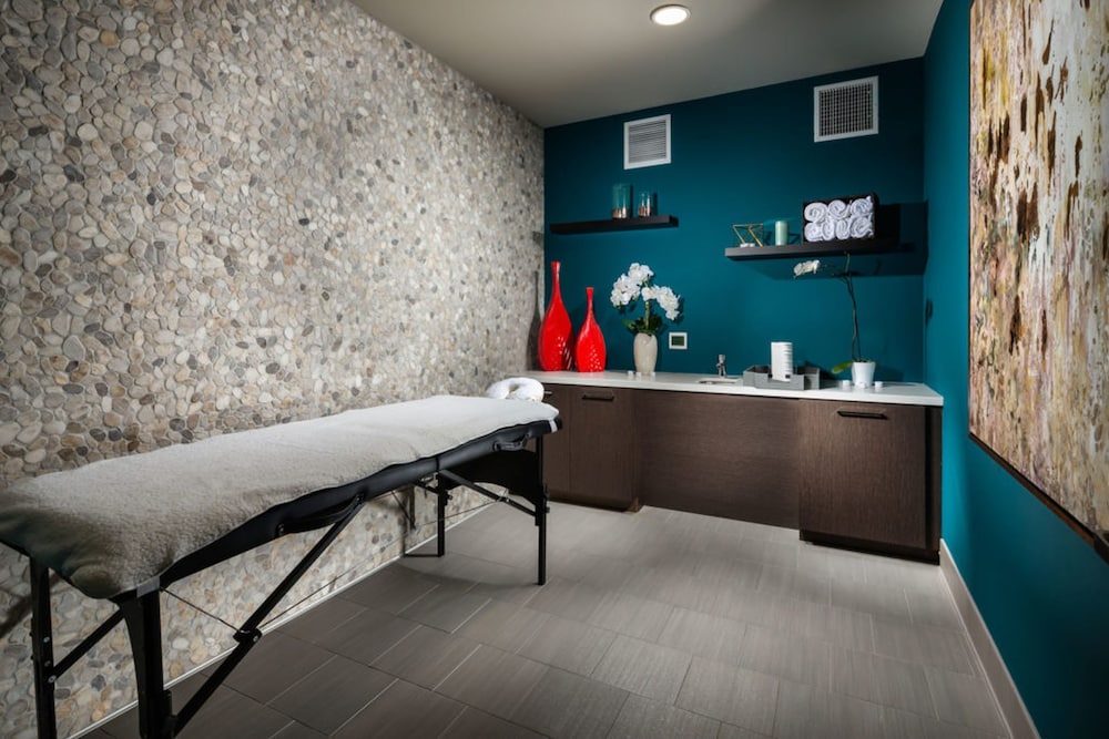 Resort Style Suites in Downtown LA - photo 45