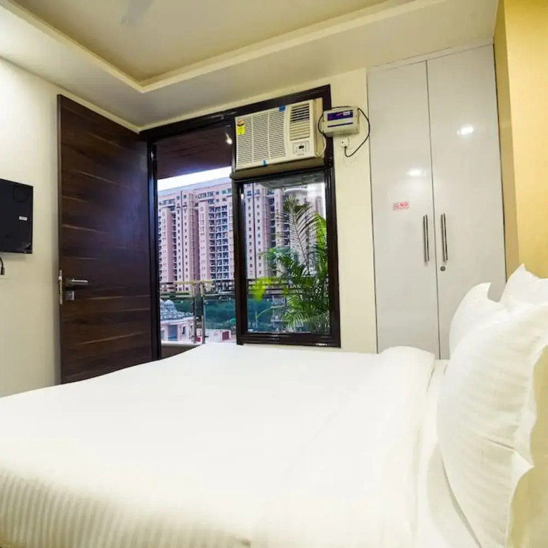 Glamorous 1 Bhk Apartment w Balcony Gym
