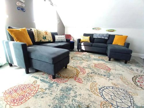 Sea La Vie Cozy Beach Home On 500 Block Walk To Beach Only Half Mile Away Sleeps 6 — 4-Star Luxury Hotel in Naples, United States