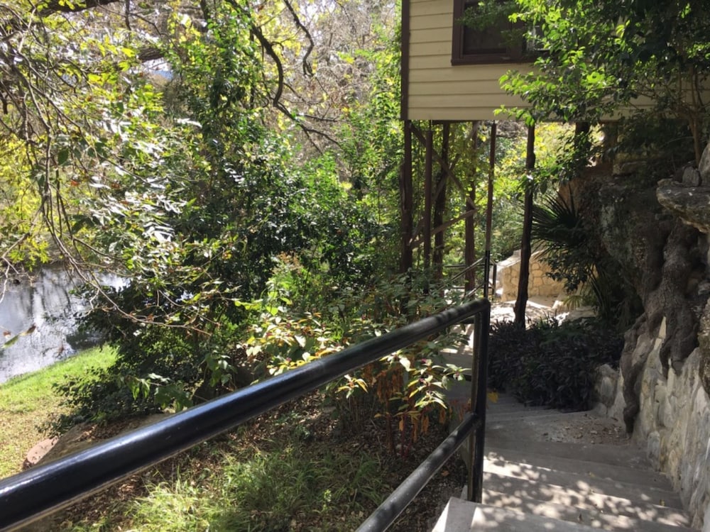 Frio Springs Lodges - photo 28