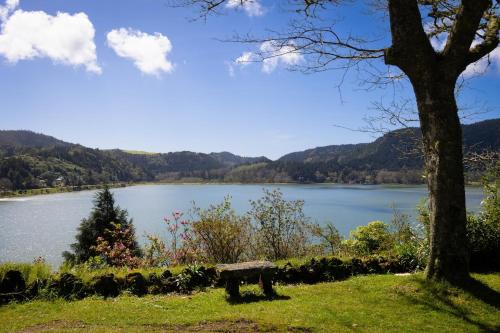GuestReady Unique Lake Casa do Gar — 4-Star Luxury Hotel in Furnas, Portugal