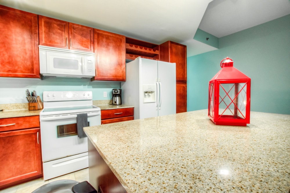 Laketown Wharf Resort by Aneliya's Rentals - photo 332