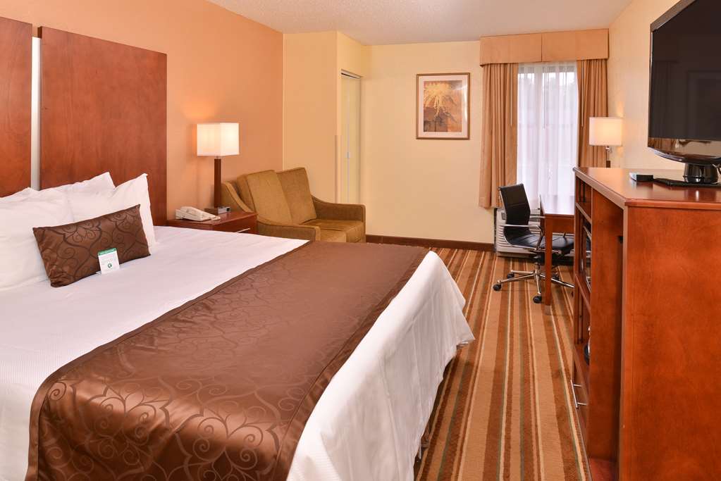 Best Western Plus Richmond Airport Hotel - photo 20