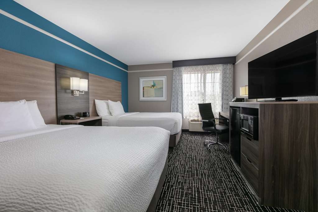La Quinta Inn & Suites by Wyndham Weatherford - photo 26