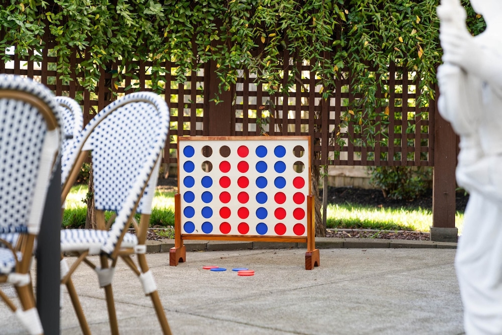 Fiano by Avantstay Centrally Located Haven w Stunning Courtyard & Pool Table - photo 24