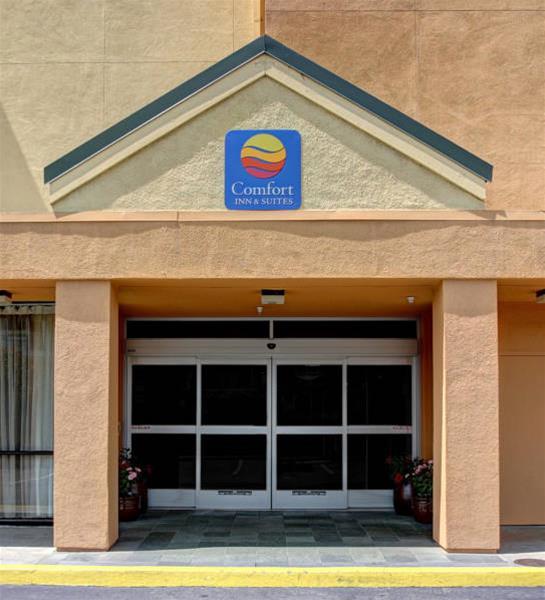 Comfort Inn & Suites Oakland - photo 3