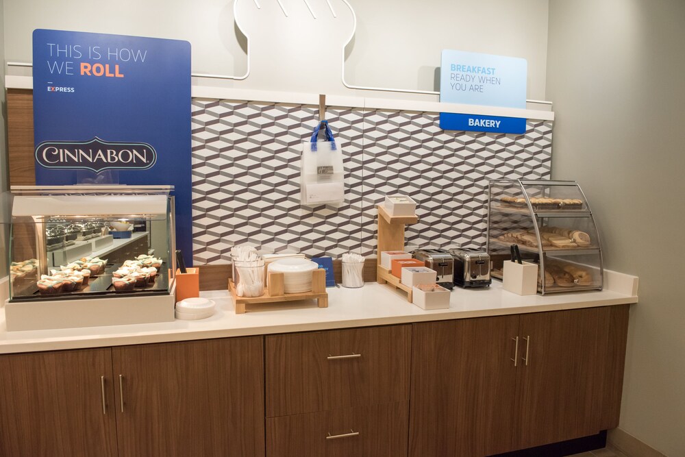 Holiday Inn Express & Suites Dayton Southwest by IHG - photo 29