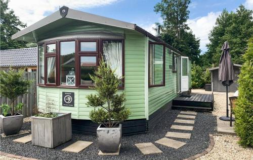 Gorgeous Stacaravan In Tzummarum — hotel in Tzummarum