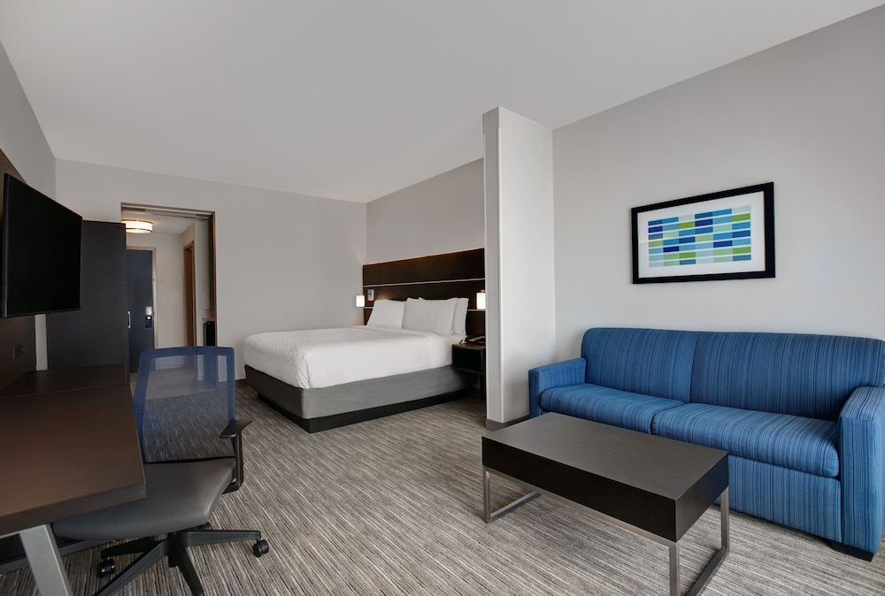 Holiday Inn Express & Suites Milwaukee Brookfield by IHG - photo 11