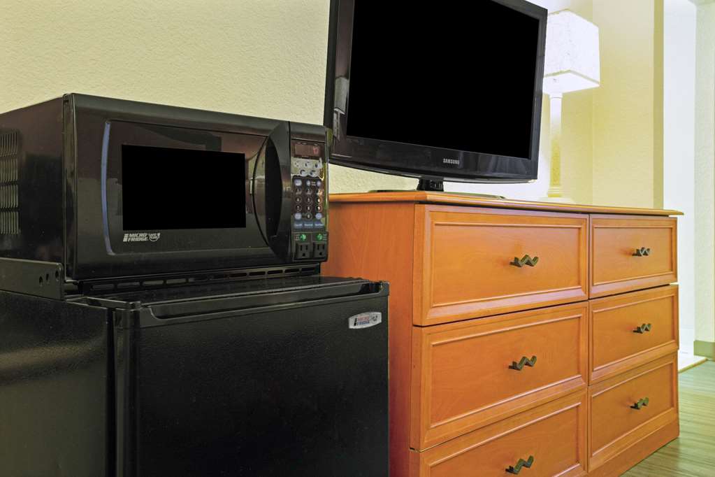 La Quinta Inn by Wyndham Victoria - photo 20