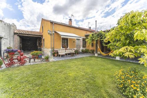 Casa Los Aperos — 4-Star Luxury Hotel in Santibanez De Valcorba, Spain