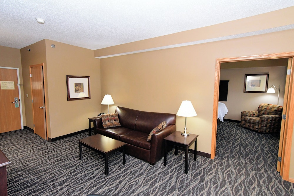 Cobblestone Inn & Suites Denison Majestic Hills - photo 26