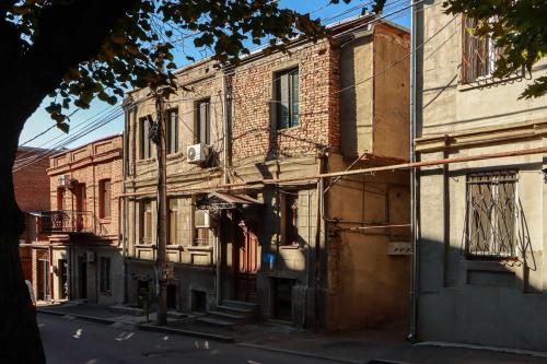 Vintage 2BR Apartment Managed By Wehost