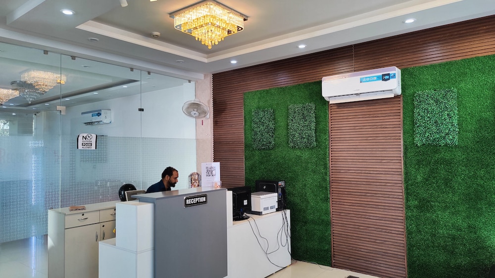 Royal Regency - carbon neutral hotel in Basi