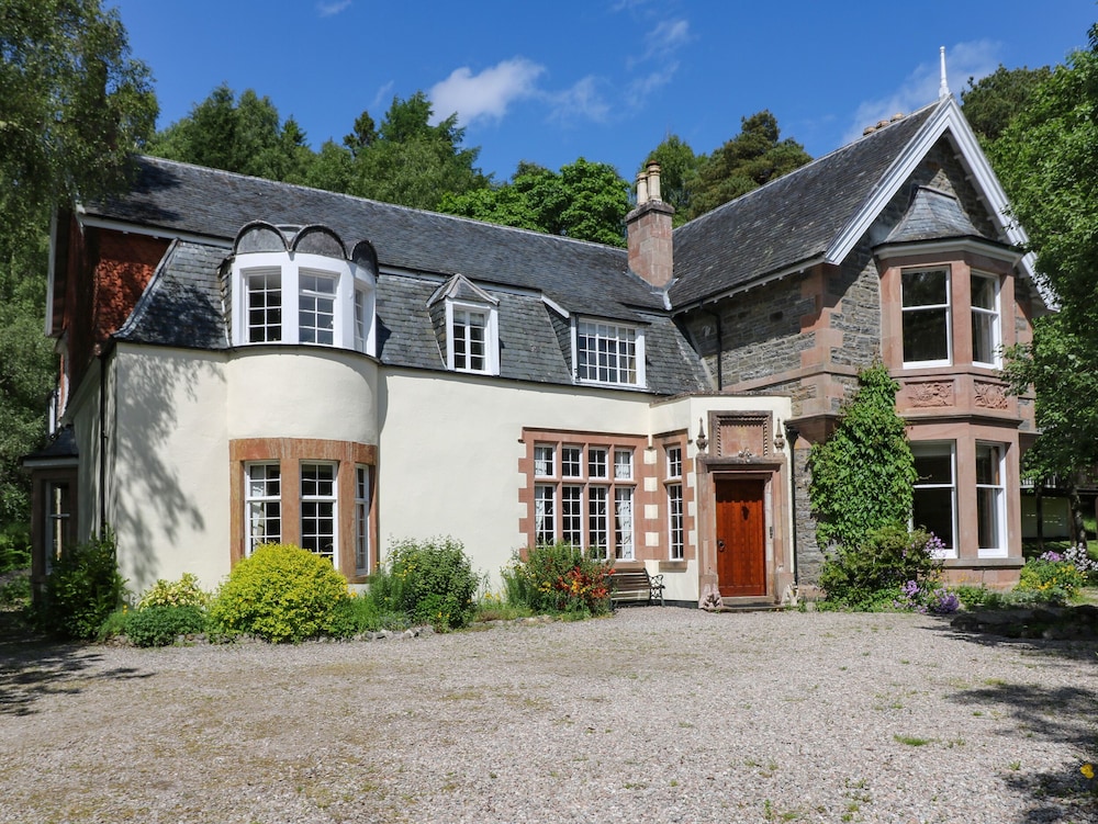Bearnock Lodge — 4-Star Luxury Hotel in Inverness, United Kingdom