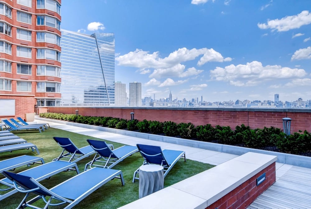 Bluebird Suites in Jersey City — 4-Star Luxury Hotel in Jersey City, United States