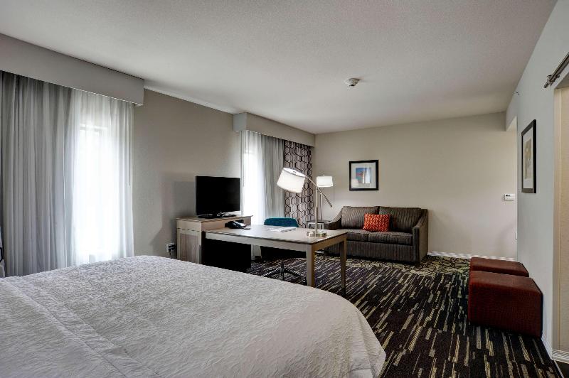Hampton Inn & Suites Ardmore - photo 44