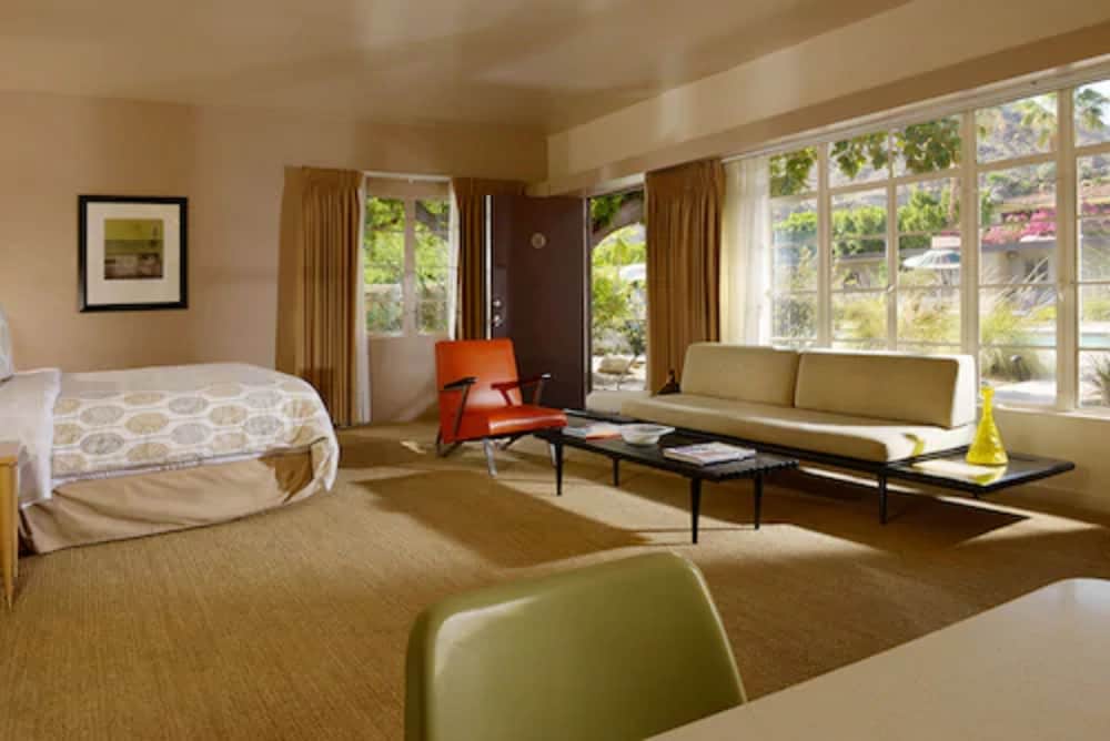 The Hideaway 21 and Over a Town and Desert Boutique Hotel - photo 6