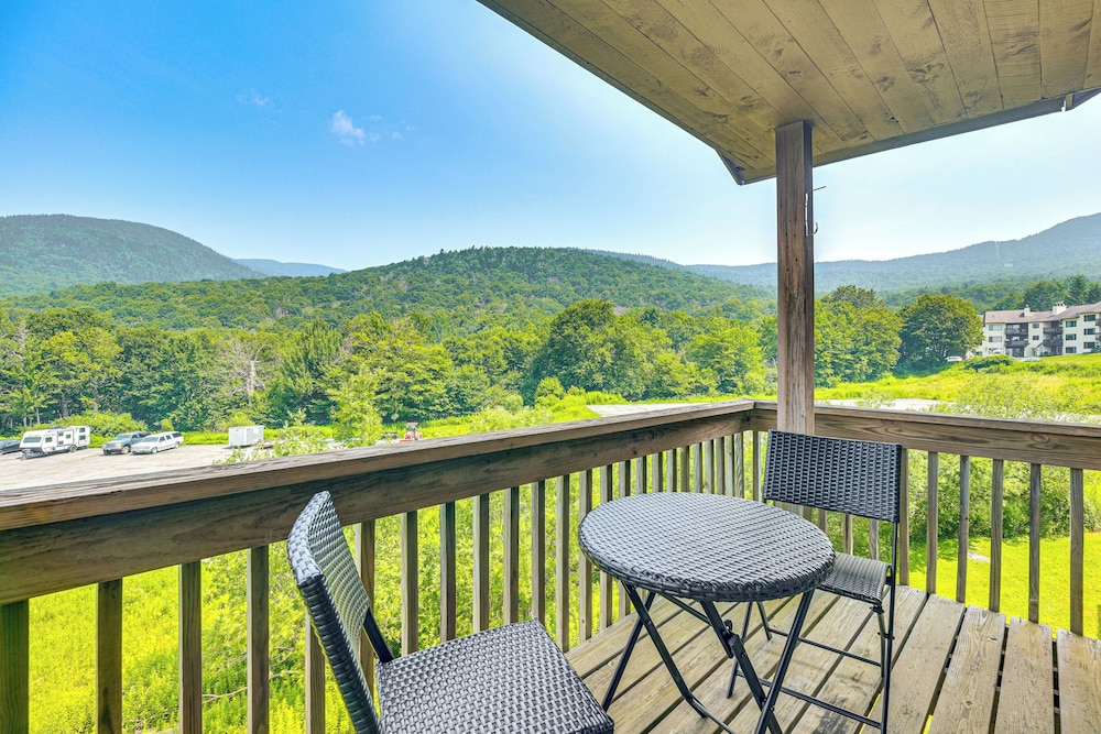 Walk to Bolton Valley Resort: Condo w Mtn Views in Richmond, United States