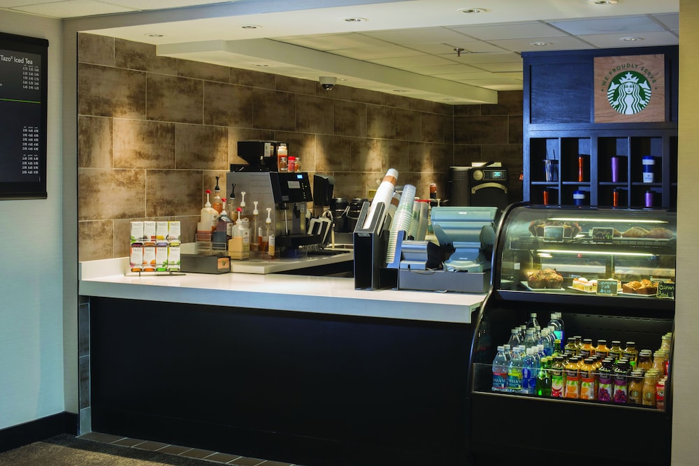 Hilton Kansas City Airport - photo 36