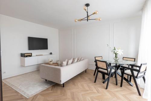 Adam Suites - carbon neutral hotel in Courcouronnes