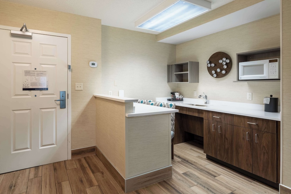 Hampton Inn Buffalo South I 90 - photo 14