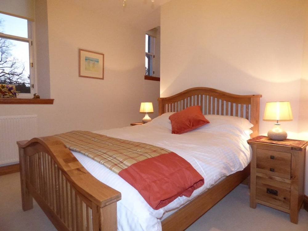 Auchenheglish Lodges 7 Lomond Castle — 4-Star Luxury Hotel in Alexandria, United Kingdom