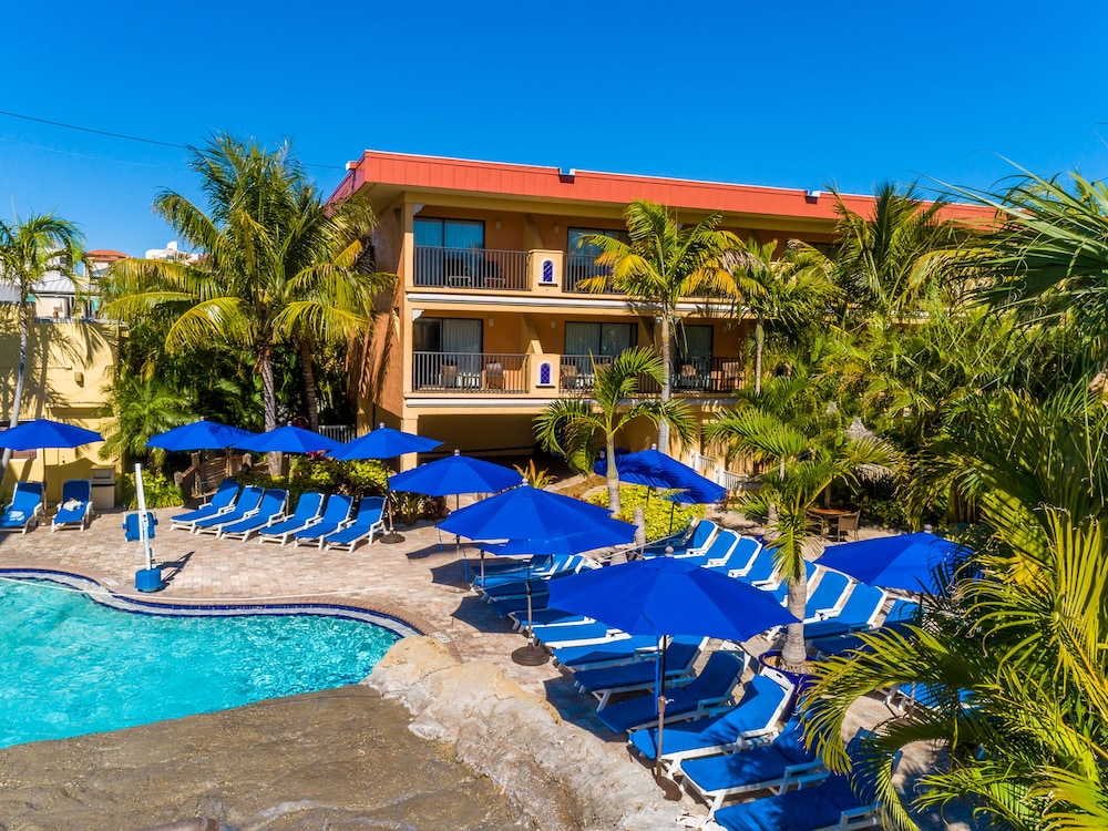 Coconut Cove All Suite Hotel - photo 12