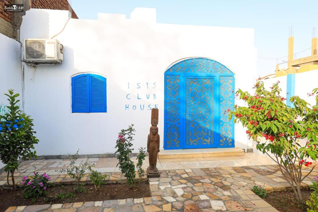 Isis Club House