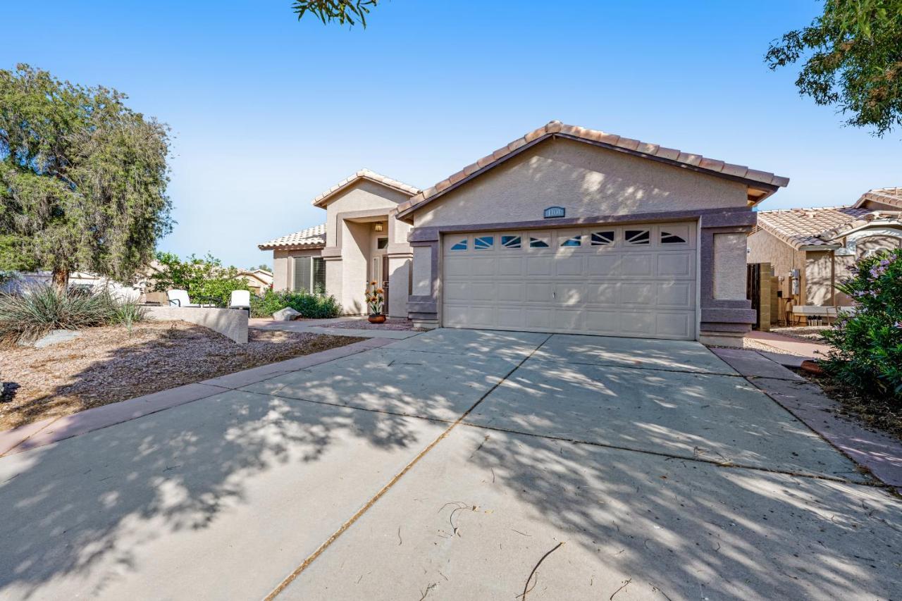 Pool & Putts in Gilbert, United States