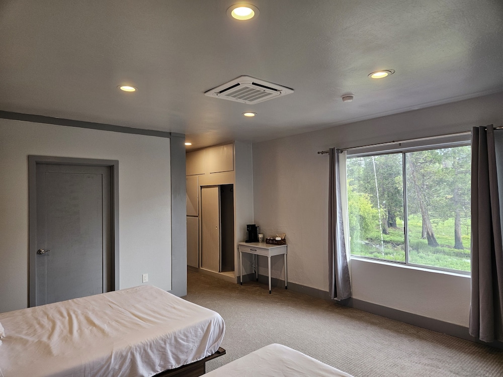 The Black Forest Lodge - photo 2