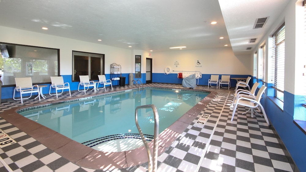 Holiday Inn Express Marshall by IHG - photo 22