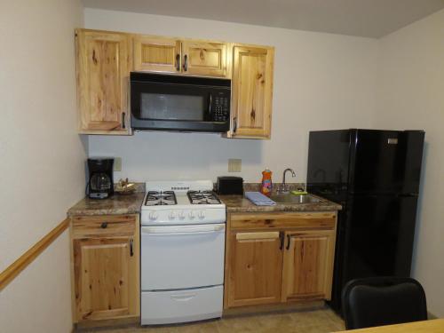 North Park Inn & Suites - photo 7