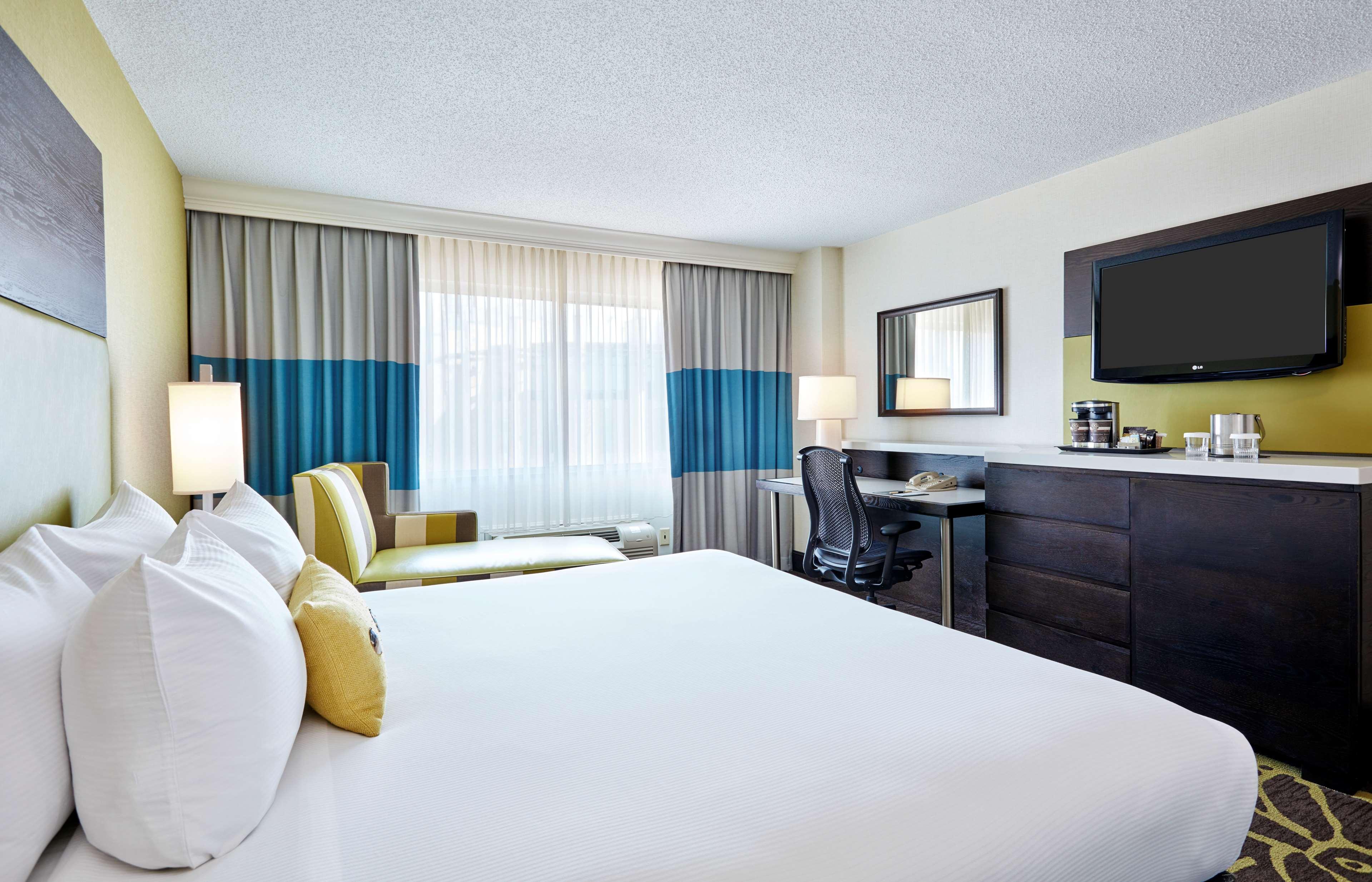 DoubleTree by Hilton Charlotte Gateway Village - photo 21