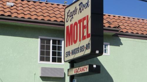 Eagle Rock Motel - photo 2