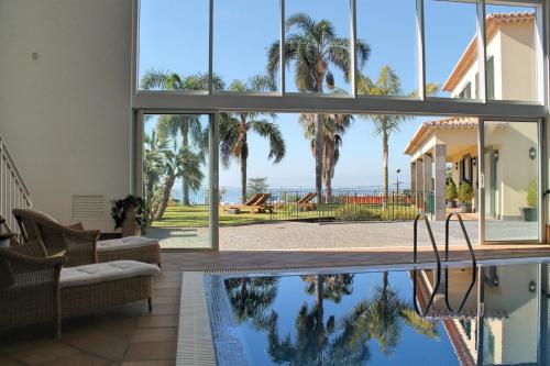 Magnificent Funchal Villa Villa Luzia 5 Bedrooms Sea & City Views — 4-Star Luxury Hotel in Funchal, Portugal