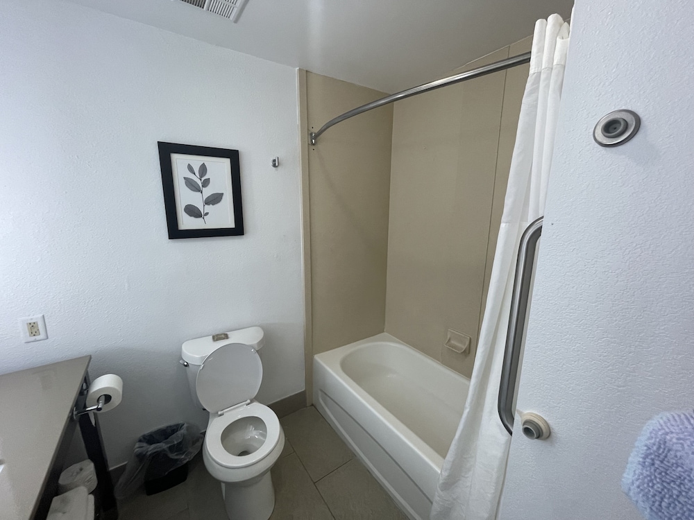 Country Inn & Suites by Radisson Midway Tallahassee West - photo 24